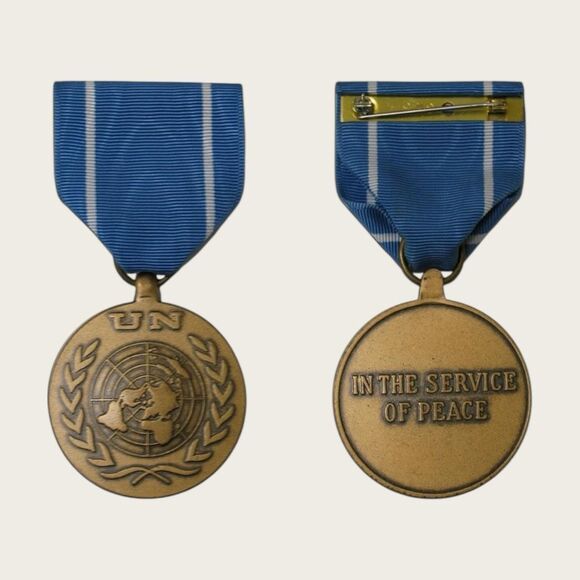 United Nations Observer Pin – Official Issue with Blue/White Ribbon - Picture 2 of 6